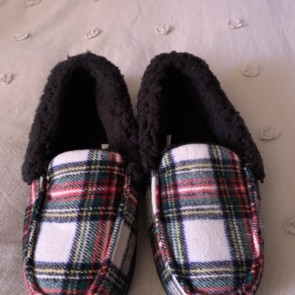 Muk Luks tartan Plaid House slippers NWOT